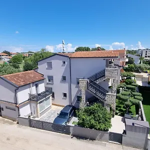 Denis Apartment